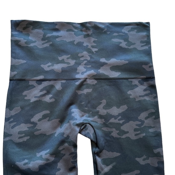 Spanx Look At Me Now Camo Leggings- Women’s Medium - Picture 3 of 8